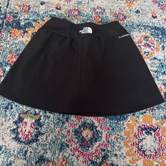 The North Face Girls Black On The Trail Skirt Skort Built in Shorts Size‎ Medium - Picture 1 of 8